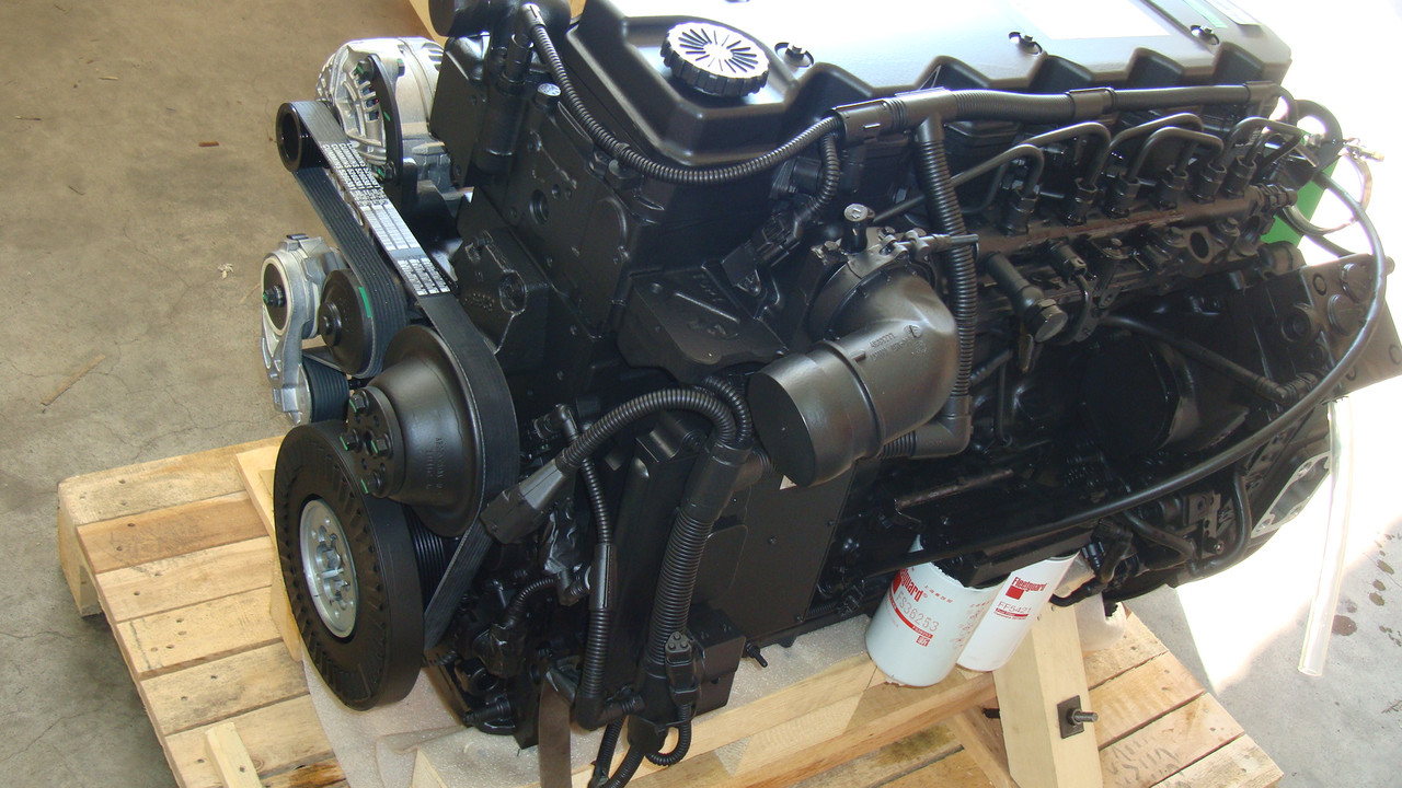 Дизельный двигатель Cummins 6ISBe4 300 \ ISB6.7e4 300 euro4 (SO75177) / Двигатель Камминз